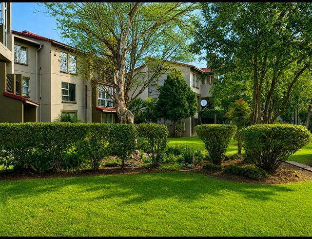 2 BEDROOM TOWNHOUSE FOR SALE IN VAALPARK